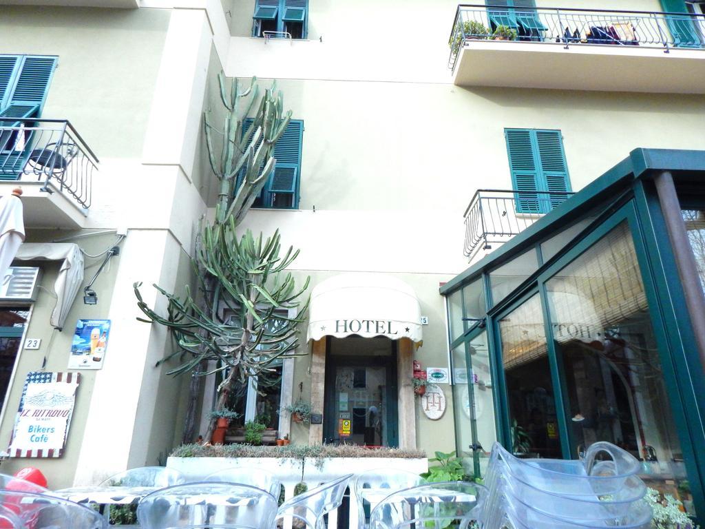 Albergo Torino Albenga Esterno foto