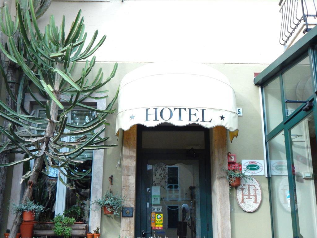 Albergo Torino Albenga Esterno foto